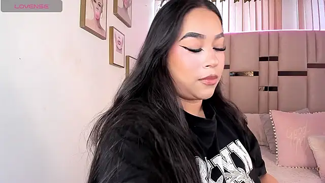 Zoey thompson online show from November 11, 7:33 pm