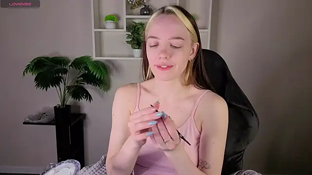 R0cket bunny online show from May 2, 12:47 am