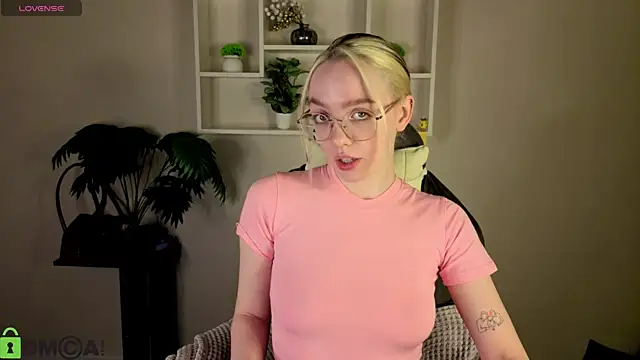 R0cket bunny online show from April 28, 12:52 am