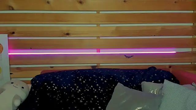 Lori Williams online show from January 19, 1:02 am