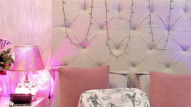 Snapshot of Pamelamiler__ chatting on October 1, 4:34 pm Pamelamiler online show from October 1, 4:34 pm