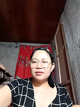 Everleigh mom online show from October 17, 9:07 pm