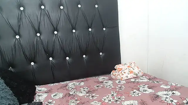 Lsnickykhanyile online show from September 26, 7:33 pm