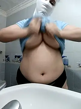 Lamia Queen  online show from October 23, 2:23 pm