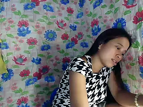 Snapshot of Pinay_Skinny18 chatting on October 3, 11:48 am Pinay Skinny18 online show from October 3, 11:48 am
