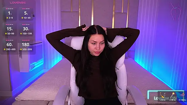 EliseVelour online show from November 26, 1:45 pm