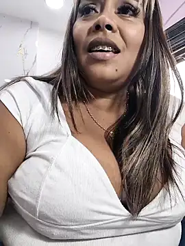 EmilyDuran  online show from November 27, 5:27 pm