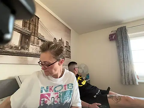 Curvy-Jinx online show from March 2, 12:45 pm