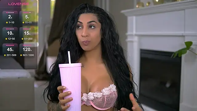 EmaHallee online show from October 27, 9:27 am