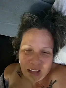 Snapshot of SinisterBabe chatting on September 29, 10:37 pm SinisterBabe online show from September 29, 10:37 pm