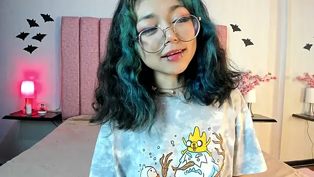 TerumiKitty online show from November 13, 8:30 pm