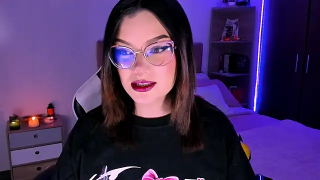 OphelianaRose33 online show from November 1, 11:20 pm