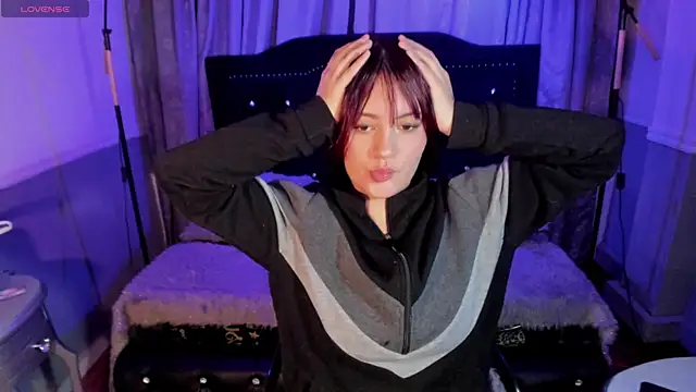 Snapshot of Jolie_price chatting on October 10, 3:33 am Jolie price online show from October 10, 3:33 am
