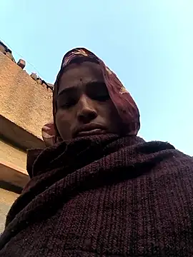 Hot raaani online show from January 8, 11:03 am