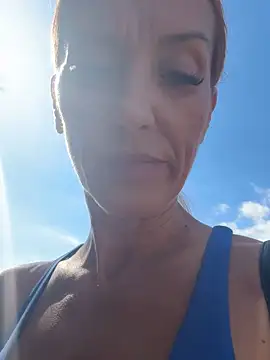 Snapshot of MikaelaBloom chatting on September 30, 2:33 pm MikaelaBloom online show from September 30, 2:33 pm