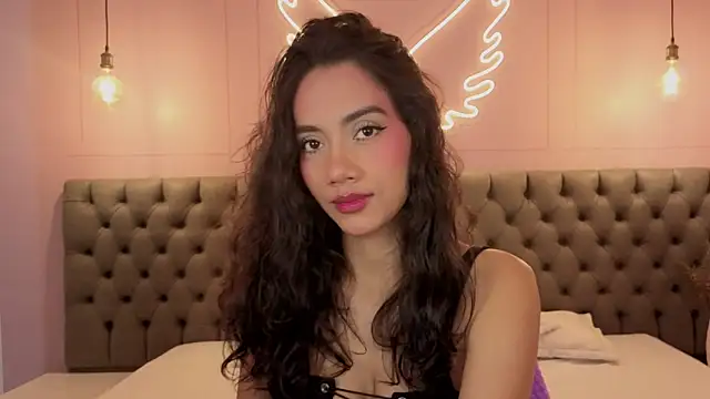 luna hot ass online show from April 19, 11:40 pm