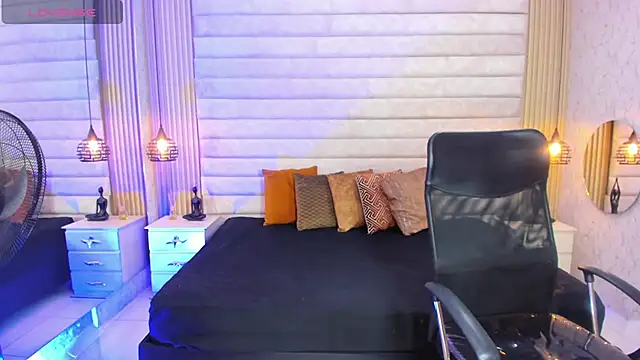 keytinthomson  online show from February 20, 8:09 pm