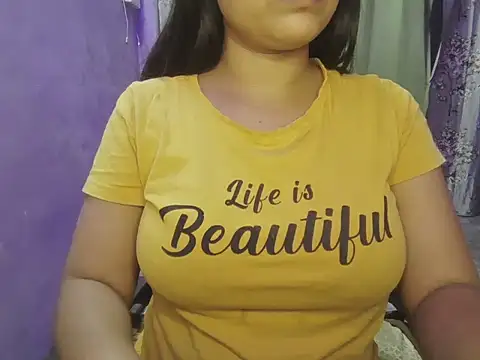 Snapshot of Naina_007 chatting on October 19, 5:04 pm Naina 007 online show from October 19, 5:04 pm