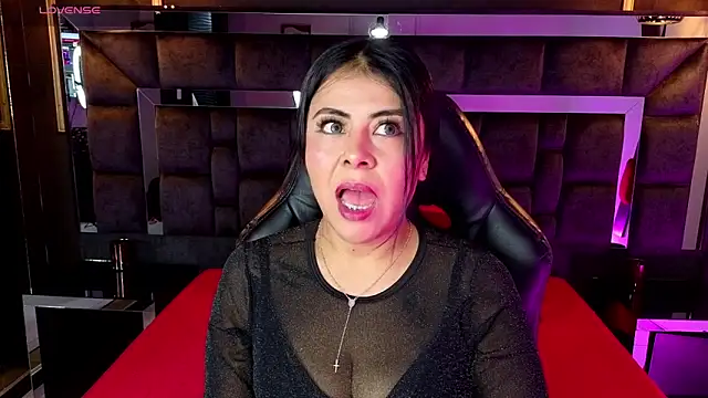 Aniajoness  online show from November 28, 4:04 am