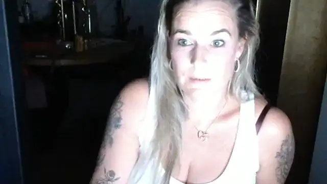 Mrs-Aurora online show from April 15, 8:31 pm