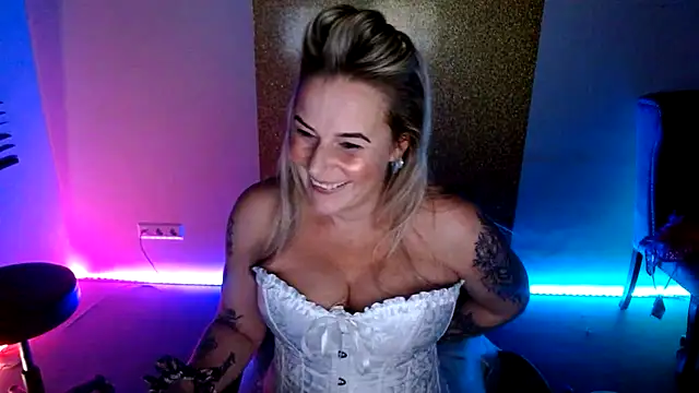 Mrs-Aurora online show from November 29, 10:36 pm