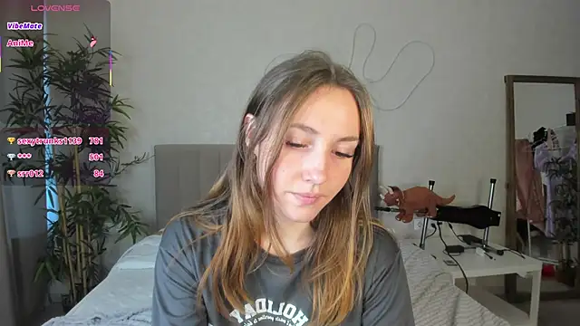Snapshot of Luna_G0ld chatting on October 14, 5:21 am Luna G0ld online show from October 14, 5:21 am