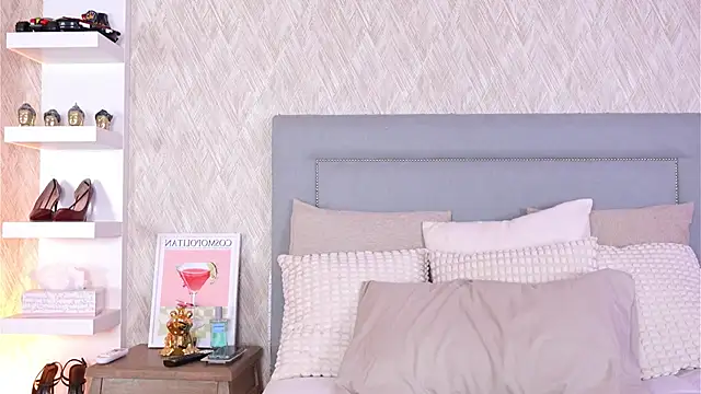 Sofy Bradd online show from November 18, 3:35 pm