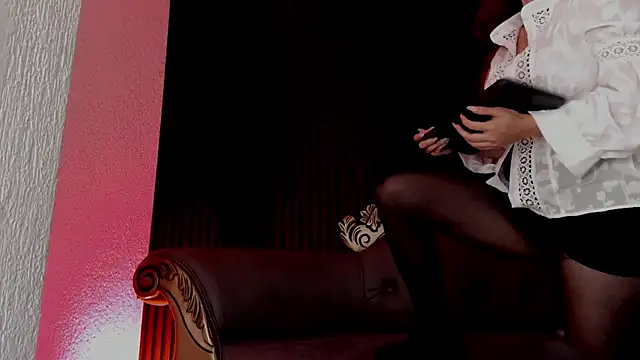 MissKathyfox online show from October 1, 8:58 pm