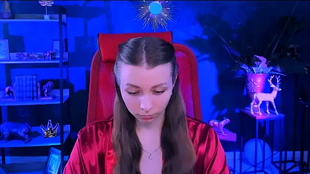 JulieDaniel online show from November 28, 9:45 am