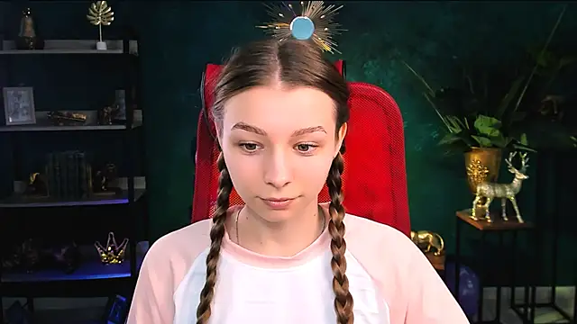 JulieDaniel online show from November 10, 8:31 am