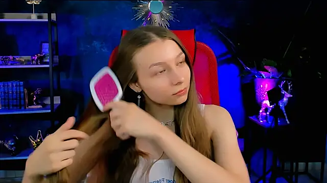 JulieDaniel online show from November 20, 8:37 am