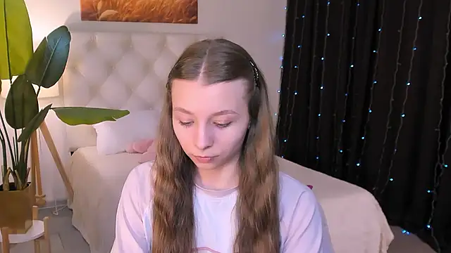 JulieDaniel online show from March 25, 9:23 am