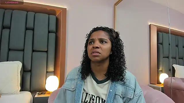 LisaMendez online show from February 17, 3:39 am