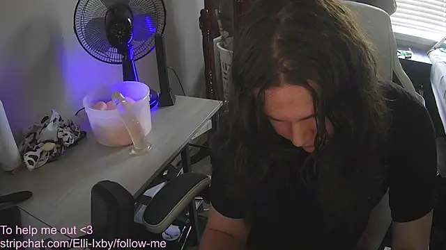 Elli-Ixby online show from November 13, 4:17 pm