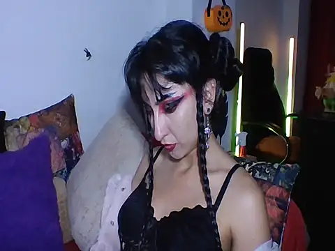 a miss online show from October 31, 4:25 am