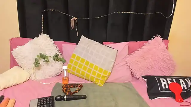 AmazingDarkDoll online show from February 23, 5:45 pm