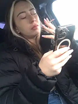 Reina Cummings online show from October 3, 5:12 am