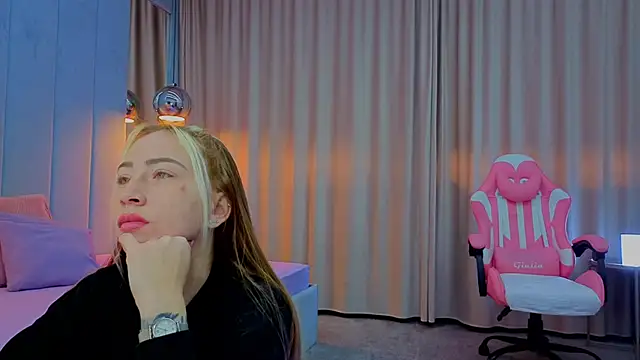 Reina Cummings online show from October 18, 6:05 am