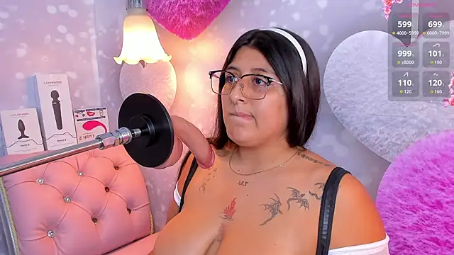 Snapshot of megann__up chatting on September 24, 3:38 am megann up online show from September 24, 3:38 am