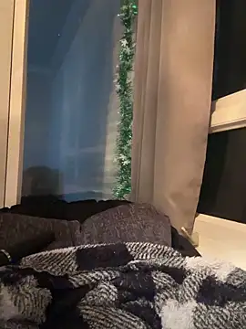 raen001 online show from December 21, 8:57 pm