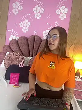 Snapshot of AlissonPeach01 chatting on September 10, 1:44 pm AlissonPeach01 online show from September 10, 1:44 pm