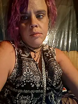TWiSTYTheTwizted online show from August 8, 6:32 am