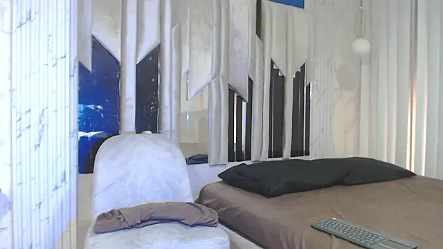 Snapshot of Morganandmegan chatting on October 14, 11:35 am Morganandmegan online show from October 14, 11:35 am