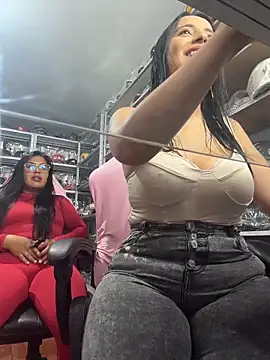 GiaDuque online show from February 18, 1:43 pm