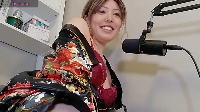 Nana with online show from January 11, 8:25 pm