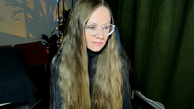 Snapshot of _Goldilocks_ chatting on October 1, 4:56 pm  Goldilocks  online show from October 1, 4:56 pm