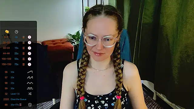 Snapshot of _Goldilocks_ chatting on September 16, 7:38 am  Goldilocks  online show from September 16, 7:38 am