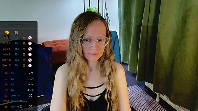 Snapshot of _Goldilocks_ chatting on September 14, 7:17 am  Goldilocks  online show from September 14, 7:17 am