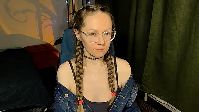 Snapshot of _Goldilocks_ chatting on October 7, 5:28 pm  Goldilocks  online show from October 7, 5:28 pm