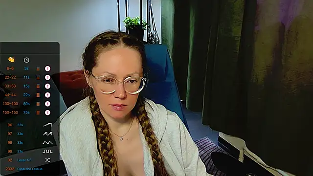 Snapshot of _Goldilocks_ chatting on September 24, 9:41 am  Goldilocks  online show from September 24, 9:41 am